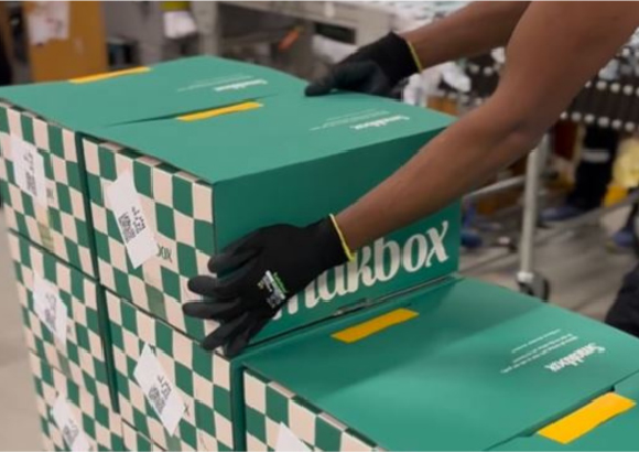 Emballages Smakbox dans l'entrepôt