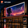 Arlon DPF 6500 lichtbak op luxe parfumeriegevel 's nachts, reclamecampagne "Lumière" in roze tinten – backlit grootformaat film Antalis