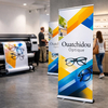 Coala Roll-Up PET W – Witte polyesterfolie voor oprolbanners, geschikt voor inkjetprinten op waterbasis, hoge stabiliteit en vlakheid.