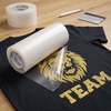 Rol POLI-TACK 854 thermische applicatiefolie op een zwart t-shirt gepersonaliseerd met gouden glinster leeuwenprint
